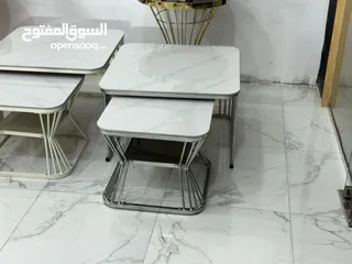  4 طاولات جرانيت وسط مع إضافة لمسه جمال المرأة الرائعة