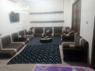  1 طقم فرشات للبيع استعمال شهرين ضغط 20 شبه جديد ولا نقرة مع البرداي كامل للتواصل على الرقم الموقع نزال