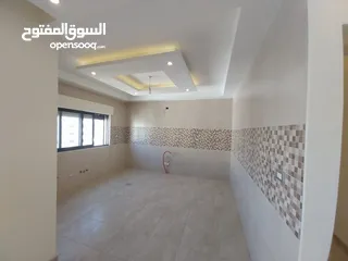  8 شقة طابق اخير للبيع في قرية النخيل