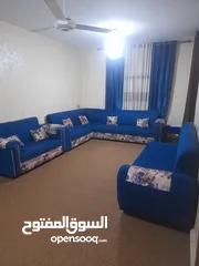  3 كنب 10 مقاعد لون ازرق تركواز للبيع بداعي السفر بسعر مغري جدا مع برداية او بدونها