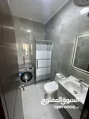  13 ستوديوهات جديدة 150 دينار اسبوعيا او 450 دينار شهريا في عمارة عائلات راقية