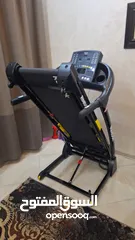  4 تردمل Reebok ZR8 بحالة ممتازة للبيع