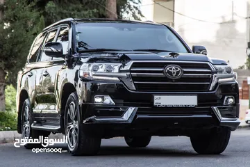  1 تويوتا لاندكروز 2020 VXS أسود للبيع