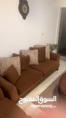  2 صالون كامل طقم امريكي وطاولات خشب وقطعة سجاد مع ثريا خشب
