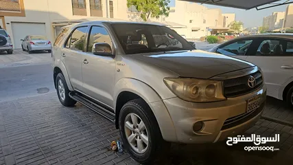  4 للبيع تيوتا فورتشنر موديل 2011