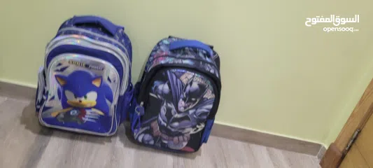  1 حقيبة اولاد مدرسية ذات جودة عالية و استعمال و حفاظ على الحقيبة بحالة ممتازة شبه جديدة و لا عيوب
