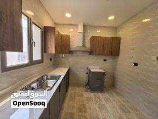  8 شقة سكنية راقية جدا للبيع وقابل للتفاوض.  المساحة 123متر