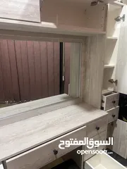 2 للبيع - طاولة زينة خشبية راقية مع مرآة وخزائن تخزين متعددة