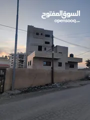  2 ارض مساحة 550 متر وبناء قائم 240م مع طابق ارضي عبارة عن موقف سيارات