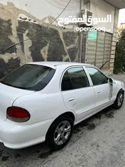  6 اكسنت 97 لون ابيض فيها ضربه بالجناح
