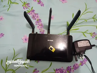  1 راوتر d link مفتوح جميع الشبكات داخل وخارج الكويت  تلقائي من الشركة يعمل بتردد 5g هرتز يشبك 30 جهاز