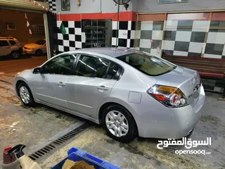  3 Nissan Altima for sale in excellent condition