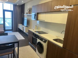  8 ستديو للايجار مطل على البحر يوجد بلكونه شامل ewa في مبنى جديد