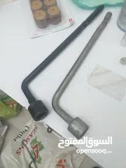  1 للبيع عاكسة مرسيدس بنز  و مفاتيح جنط اصلية كوري