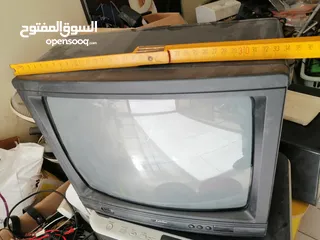  7 تلفزيون ابيض وأسود + ملون 14 بوصه بحال الوكاله