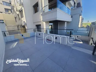  5 شقة ارضية مع حديقة للبيع في رجم عميش، بمساحة بناء 200م