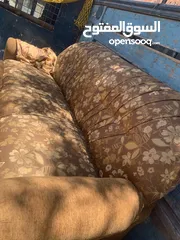  2 طقم كنب بحاله جيده جدا خمس مقاعد