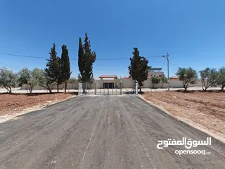  12 مشروع ريف كومباوند في ام العمد قرب طريق المطار جسر مادبا، قطع اراضي داخل التنظيم سكن ريفي منطقة فلل