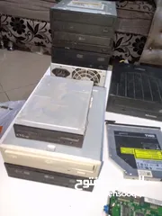  7 قطع كمبيوتر وطابعه وشاشه كمبيوتر وفوقهم كمان كيس عدد 4 ناقصات قطع الكيس كلهم كوم