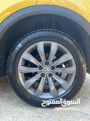  9 T-rock  للبيع سيارة فولكس واجن تي روك  لون ذهبي مميز استيراد شخصي فل اضافات  ممشى قليل جدا