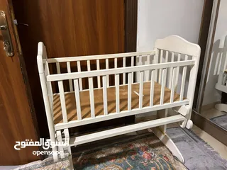  1 تخت بيبي للبيع