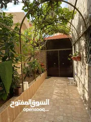  8 لقطه سوبر بيت مستقل طابقين منفصلين 290 متر بسعر لقطه بأجمل مناطق المستنده اراضي جنوب عمان