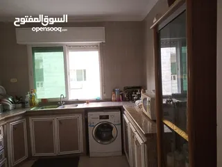 9 شقة مميزه للبيع،شارع المدينة المنوره خلف ماكدونلز 3نوم،ط1، تصلح للسكن او الاستثمار،من المالك مباشرة