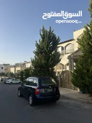  13 كيا كارينز 2008 سبعه راكب تب نضافه السعر قابل للتفاوض بلون كحلي مميز