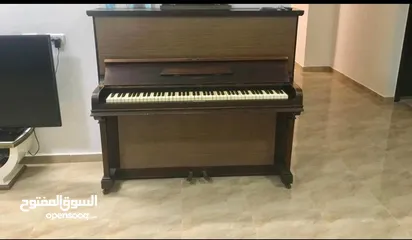  4 بيانو قديم  بحالة ممتازه جدا