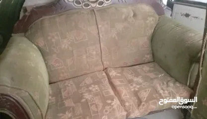  3 طقم كنب للبيع بحالة جيدة