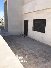  3 شقه ارضيه طابقيه مميزه للبيع او البدل