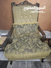  14 طقمين كنب زان بحاله ممتازه وطقم سفره مع ملحقاتها للبيع