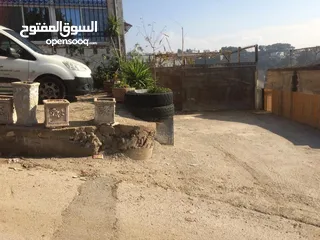  17 بيت طابقين ومخازن بابين في إربد قرية حبكا