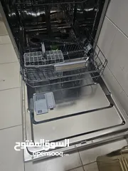  4 جلاية ignis (غسالة صحون وطناجر واطقم وجميع ادوات المطبخ ايطالي مكفولة استخدام شهر البيع بداعي السفر