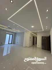  1 شبه ارضي 130م مع حديقة و ترس 90 متر في البنيات خلف البتراء