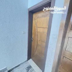  18 شقه مفروشه