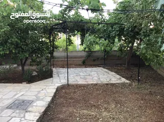  4 عمارة من 3 شقق مساحة 320 م وارض فارغة ياجوز منطقة الرشيد حي جعفر قرب اخر موقف للباصات