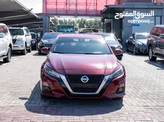  8 Nissan Altima 2019 very clean