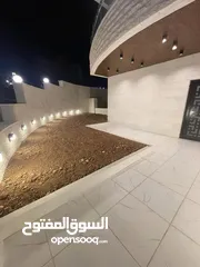  5 شقة ارضية للبيع في الجبيهة 150م2 + 140م2 ترسات خارجية (شقتين في الطابق) على 3 شوارع من المالك