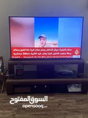  2 طاولة تلفزيون TV unit للبيع في غرفة الجلوس