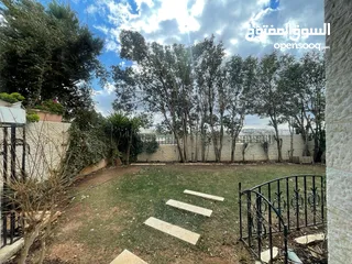  9 فيلا متلاصقة للبيع في عبدون