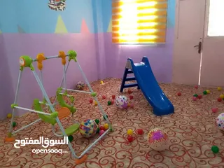  11 مبنى مخازن تجارية وروضة للبيع