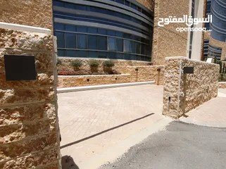  5 مبنى خلاب في منطقة الشميساني متوفر عدة مساحات تصلح لمنظمات او شركات خاصة