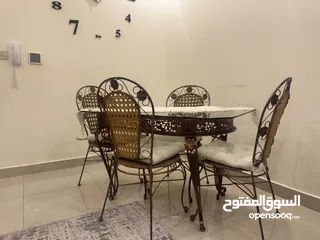  2 سفره وأربع كراسي بحاله ممتازه