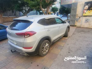  8 هيونداي توسان ترخيص 2017 بحالة الوكالة بسعر حرق