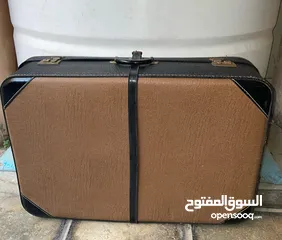  28 شنط سفر وحقائب قديمة ونادرة.