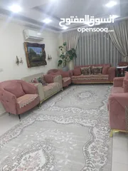  1 شقه ارضيه بشارع الاردن حي المنصور 176متر داخلي وخارجي 100