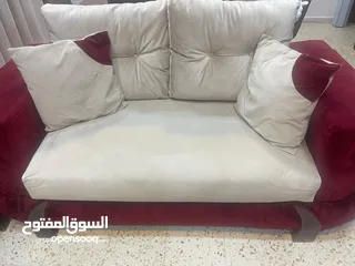  3 طقم كورنر مستعمل تفصيل و ليس تجاري لون خمري و بيج و الطقم بحالة جيدة الطقم سبع مقاعد