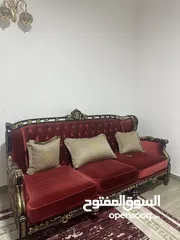  2 كراسي 9 اشخاص  حالتهم نظيفة