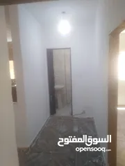  11 بيت 3 طوابق للبيع